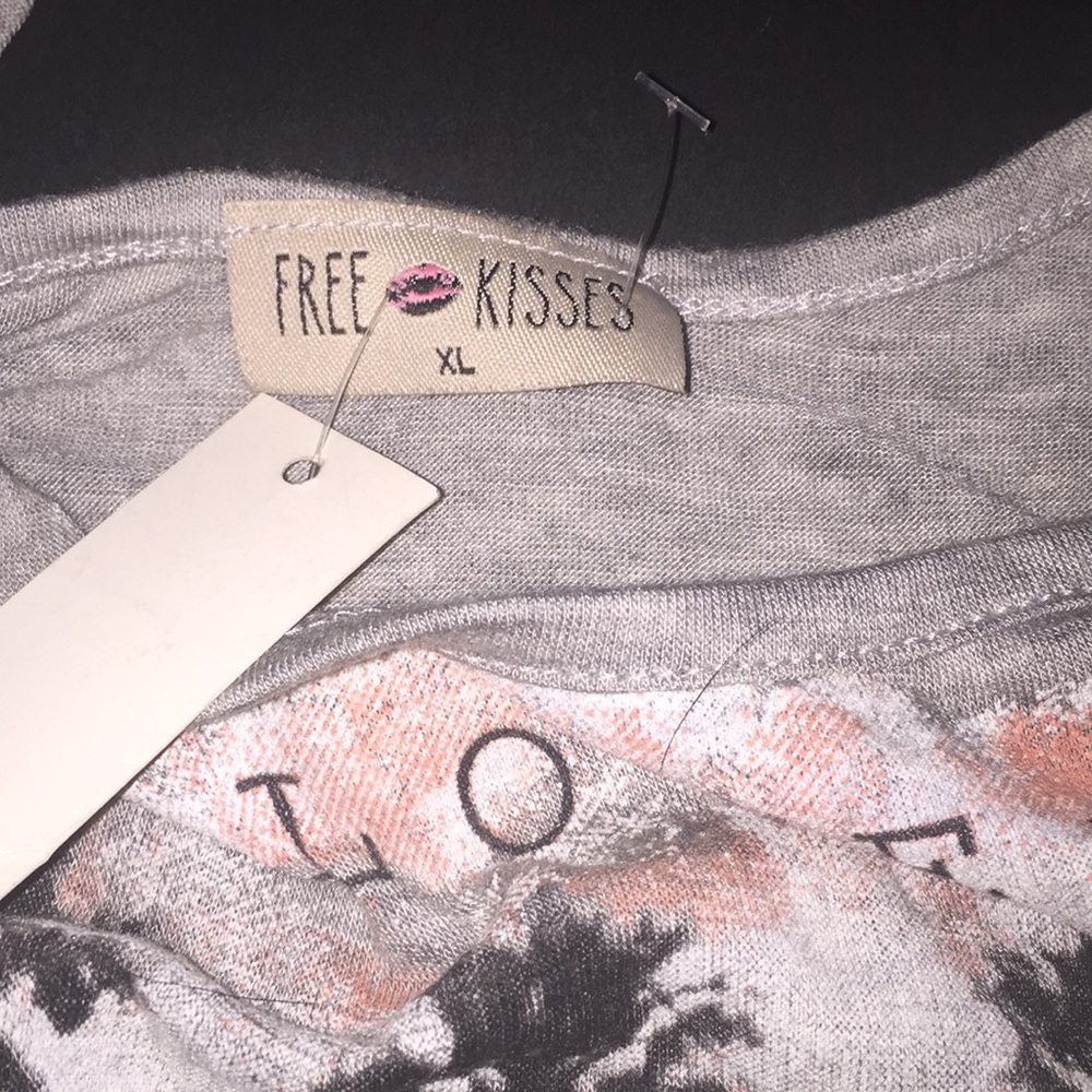 Free kisses tank - Picture 3 of 4